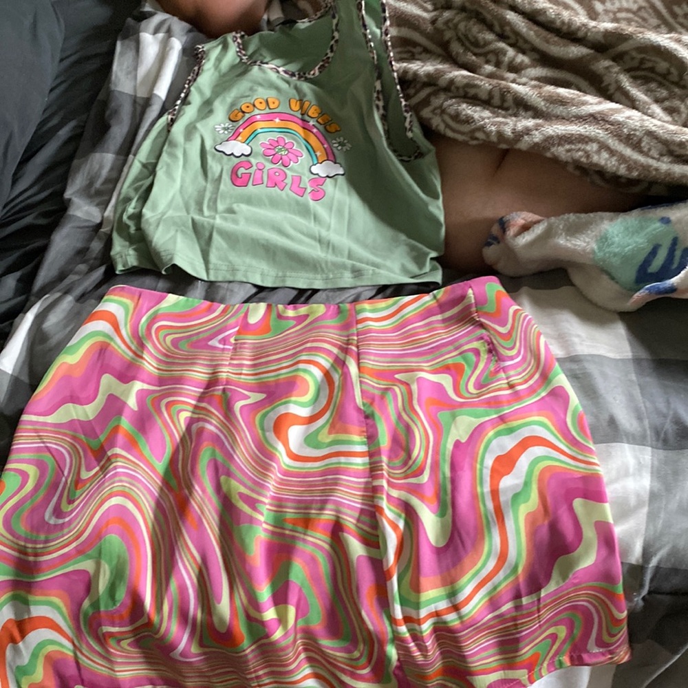 It’s just a cute little date night outfit it’s been worn once, just sits
